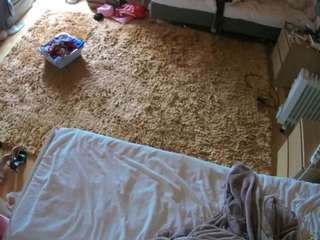 voyeurcam-julmodels-whitebed-5 webcam