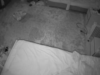 voyeurcam-julmodels-whitebed-5's CamSoda show and profile