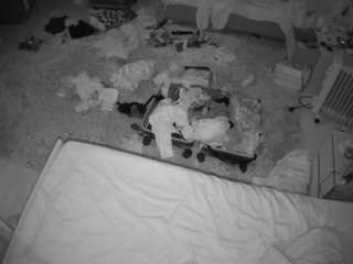 voyeurcam-julmodels-whitebed-5