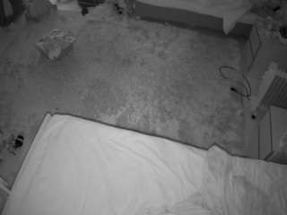 voyeurcam-julmodels-whitebed-5