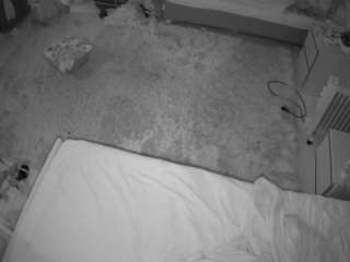 voyeurcam-julmodels-whitebed-5 webcam