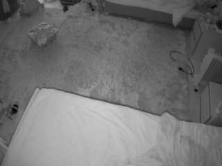 voyeurcam-julmodels-whitebed-5 webcam