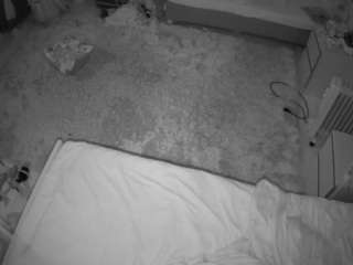 voyeurcam-julmodels-whitebed-5 webcam