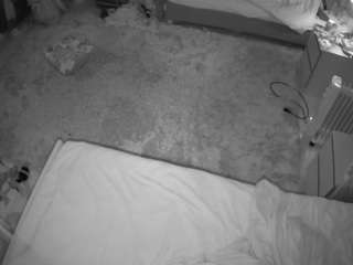 voyeurcam-julmodels-whitebed-5 webcam