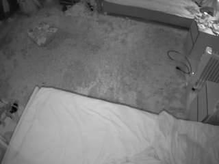 voyeurcam-julmodels-whitebed-5 webcam