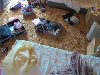 voyeurcam-julmodels-whitebed-5