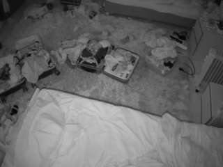 voyeurcam-julmodels-whitebed-5 webcam