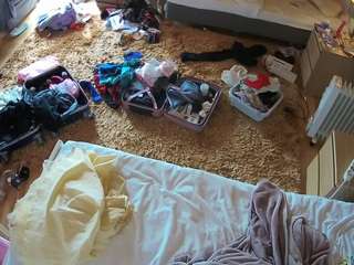 voyeurcam-julmodels-whitebed-5