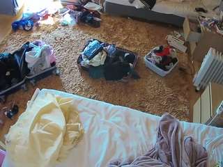 voyeurcam-julmodels-whitebed-5 webcam