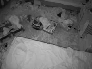 voyeurcam-julmodels-whitebed-5 webcam