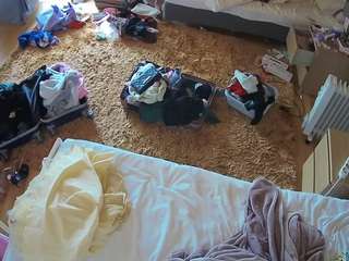 voyeurcam-julmodels-whitebed-5 webcam