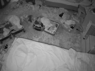 voyeurcam-julmodels-whitebed-5