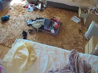 voyeurcam-julmodels-whitebed-5