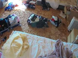 voyeurcam-julmodels-whitebed-5's CamSoda show and profile