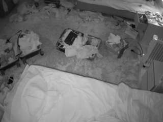 voyeurcam-julmodels-whitebed-5's CamSoda show and profile