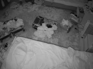 voyeurcam-julmodels-whitebed-5's CamSoda show and profile