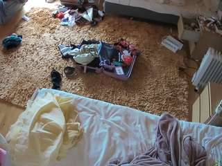 voyeurcam-julmodels-whitebed-5