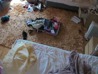 voyeurcam-julmodels-whitebed-5 webcam