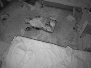 voyeurcam-julmodels-whitebed-5