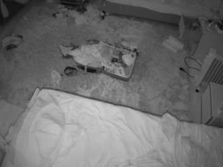 voyeurcam-julmodels-whitebed-5 webcam