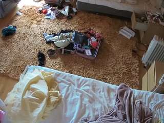 voyeurcam-julmodels-whitebed-5