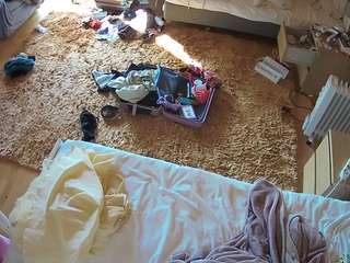 voyeurcam-julmodels-whitebed-5