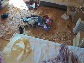 voyeurcam-julmodels-whitebed-5