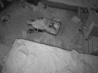 voyeurcam-julmodels-whitebed-5