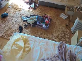 voyeurcam-julmodels-whitebed-5