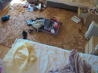 voyeurcam-julmodels-whitebed-5