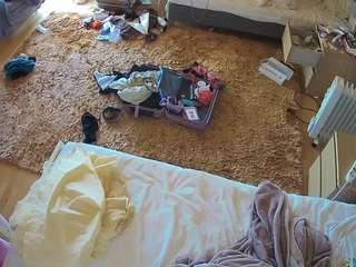 voyeurcam-julmodels-whitebed-5