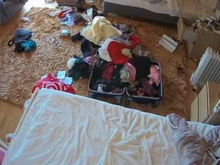 voyeurcam-julmodels-whitebed-5 webcam