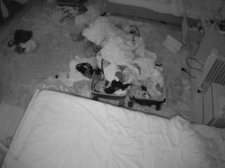 voyeurcam-julmodels-whitebed-5