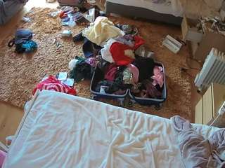 voyeurcam-julmodels-whitebed-5