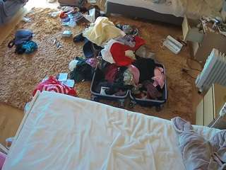 voyeurcam-julmodels-whitebed-5 webcam