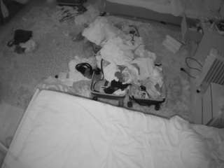 voyeurcam-julmodels-whitebed-5