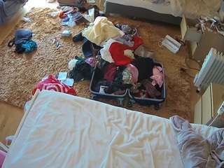 voyeurcam-julmodels-whitebed-5 webcam