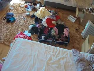 voyeurcam-julmodels-whitebed-5 webcam