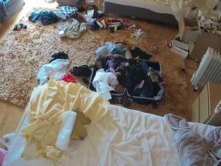 voyeurcam-julmodels-whitebed-5