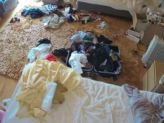 voyeurcam-julmodels-whitebed-5