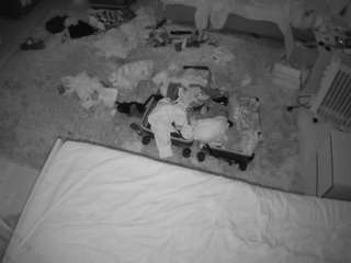 voyeurcam-julmodels-whitebed-5