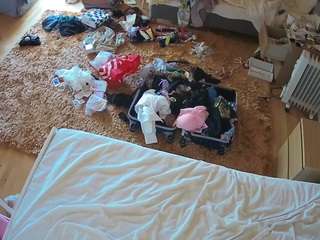 voyeurcam-julmodels-whitebed-5