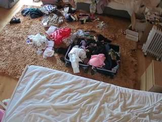 voyeurcam-julmodels-whitebed-5 webcam