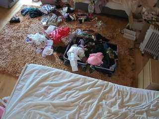 voyeurcam-julmodels-whitebed-5