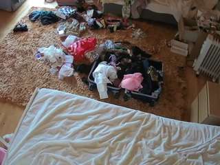voyeurcam-julmodels-whitebed-5