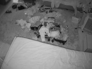 voyeurcam-julmodels-whitebed-5