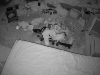 voyeurcam-julmodels-whitebed-5