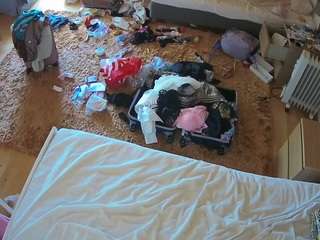 voyeurcam-julmodels-whitebed-5 webcam
