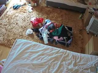 voyeurcam-julmodels-whitebed-5