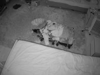 voyeurcam-julmodels-whitebed-5
